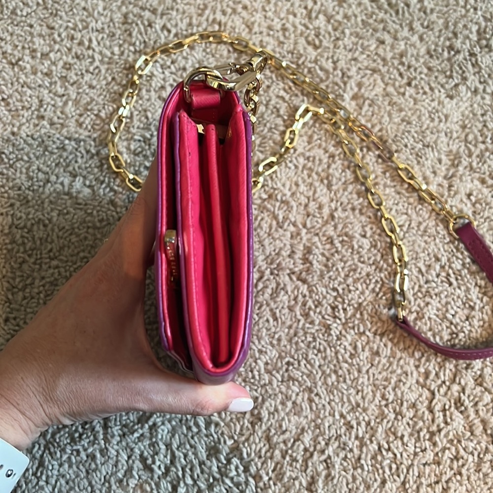 Tory Burch-Robinson wallet on chain. - Picture 4 of 10